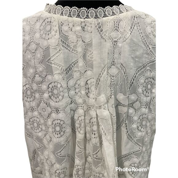 Sleeveless Laced Top by Doe & Rae - Picture 4 of 9